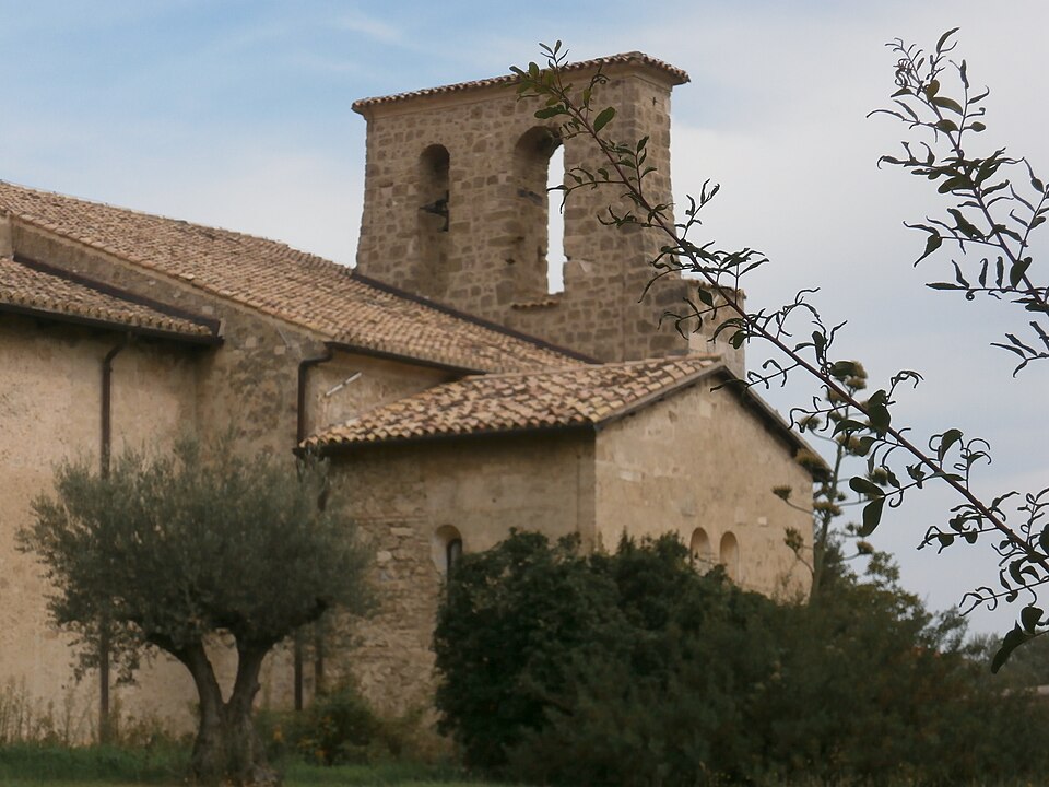 Esterno e campanile a vela dell'Abbazia di San Clemente a Casauria, sede della visita guidata del 4 novembre